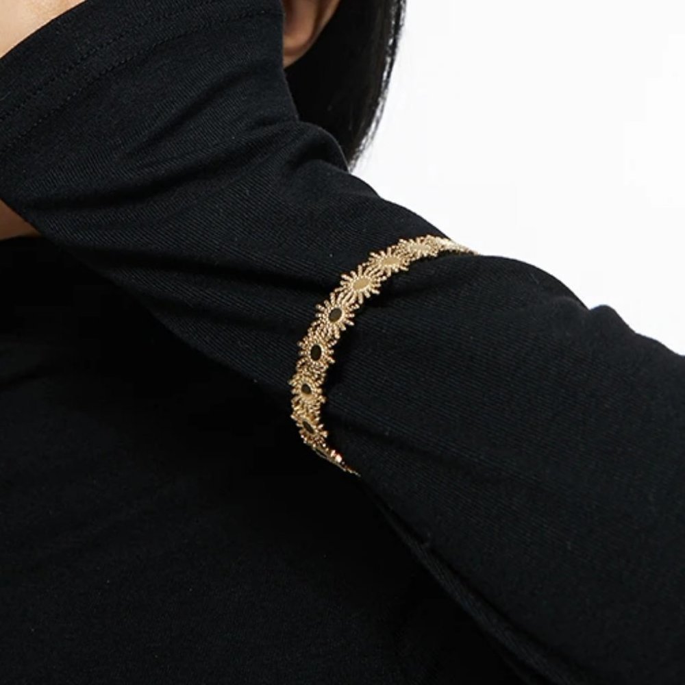 New 18K Gold Plated Daisy Flower Adjustable Cuff Bracelet - Picture 2 of 4